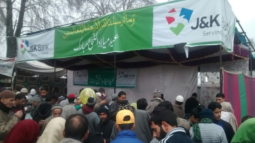 J&K Bank serves refreshment to devotees at Hazratbal J&K Bank serves refreshment to devotees at Hazratbal