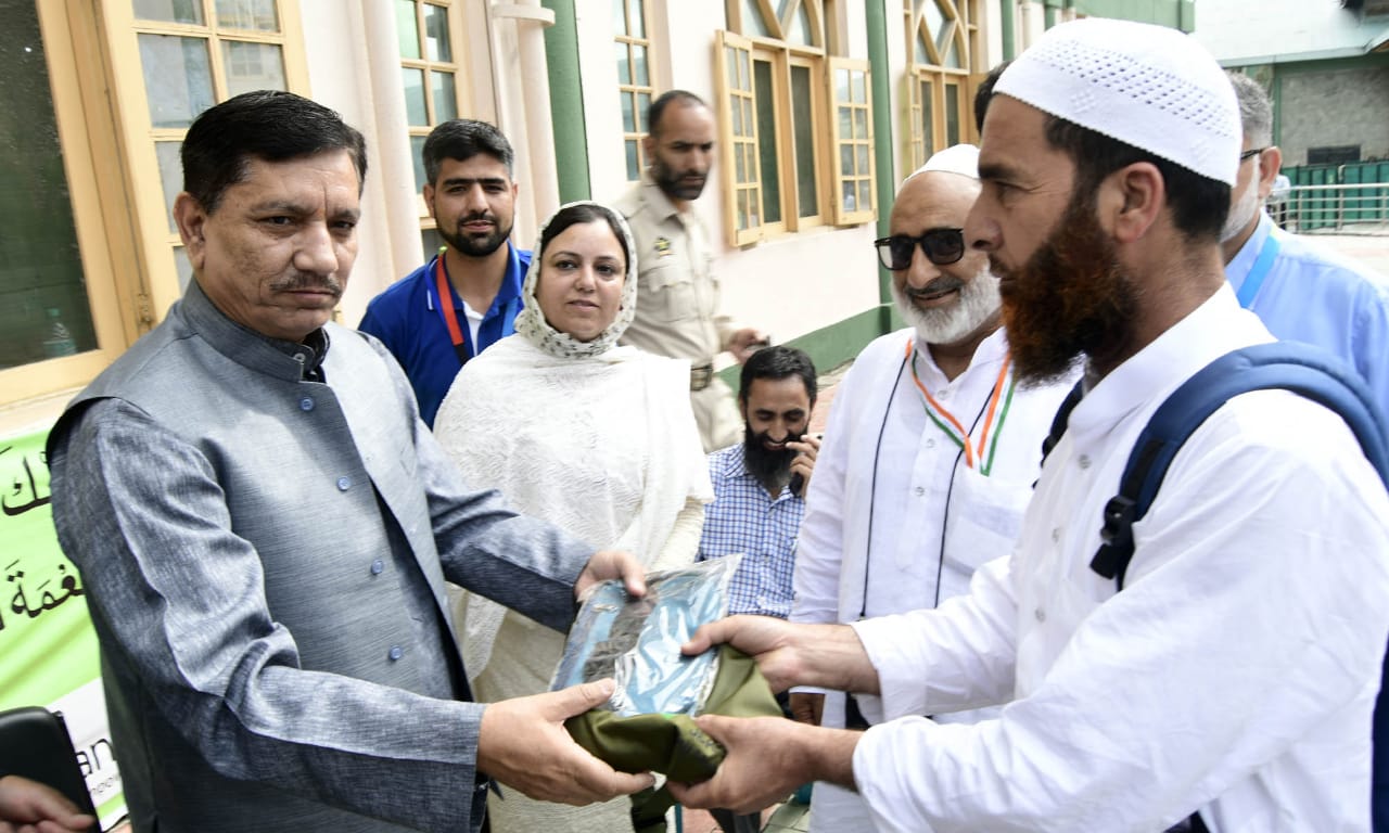 J&K Bank Chairman visits Haj House, interacts with pilgrims