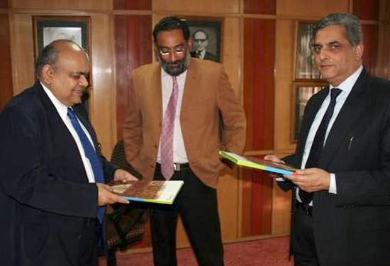JK Bank, UTI to harness business opportunities jointly