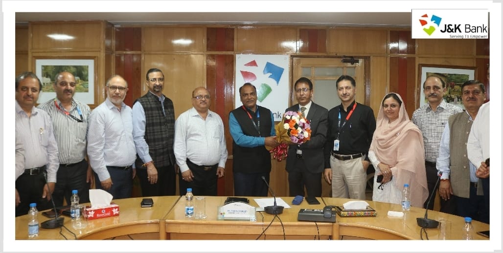 J&K Bank accords warm farewell to its Deputy General Manager