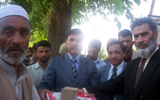 JK Bank 'Aan Poshi Teli Yeli Wan Poshi' reaches Rafiabad JK Bank 'Aan Poshi Teli Yeli Wan Poshi' reaches Rafiabad