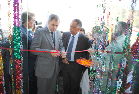 Chief Minister inaugurates J&K Bank ATM Chief Minister inaugurates J&K Bank ATM