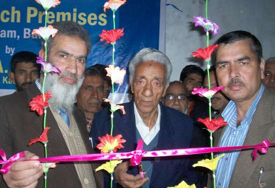 J&K Bank opens Business Unit at Watergam Baramulla J&K Bank opens Business Unit at Watergam Baramulla