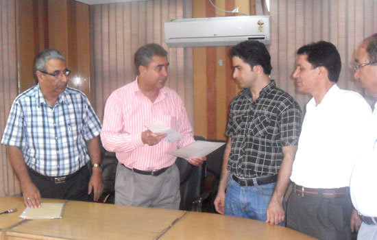J&K Bank staffer rewarded for alertness J&K Bank staffer rewarded for alertness