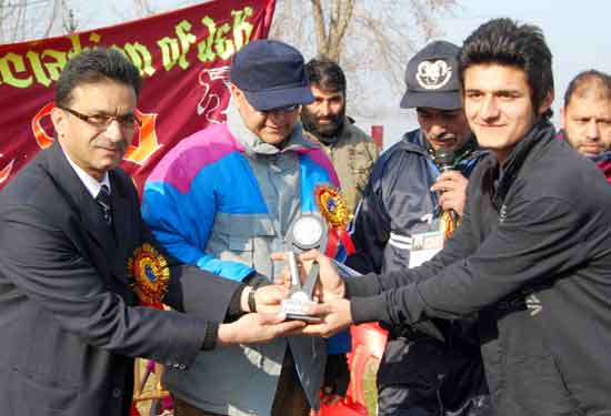 J&K Bank President, Ab Rauf Bhat distributing prizes J&K Bank President, Ab Rauf Bhat distributing prizes