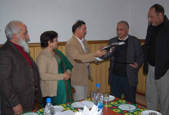 J&K Bank accords warm send off to retiring officers J&K Bank accords warm send off to retiring officers