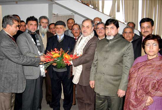 J&K Bank accords warm send-off to 11 officers J&K Bank accords warm send-off to 11 officers