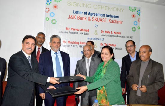 Growers to get technical training : J&K Bank ties up with SKUAST for Apple Project