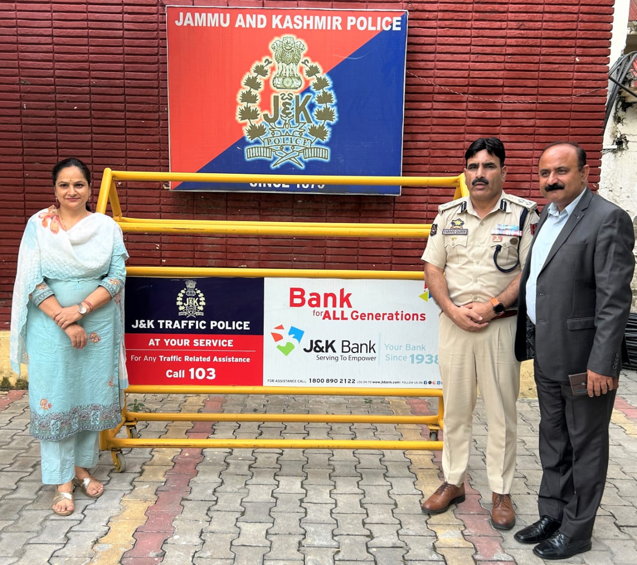 J&K Bank provides another tranche of barricades to Jammu Traffic P…